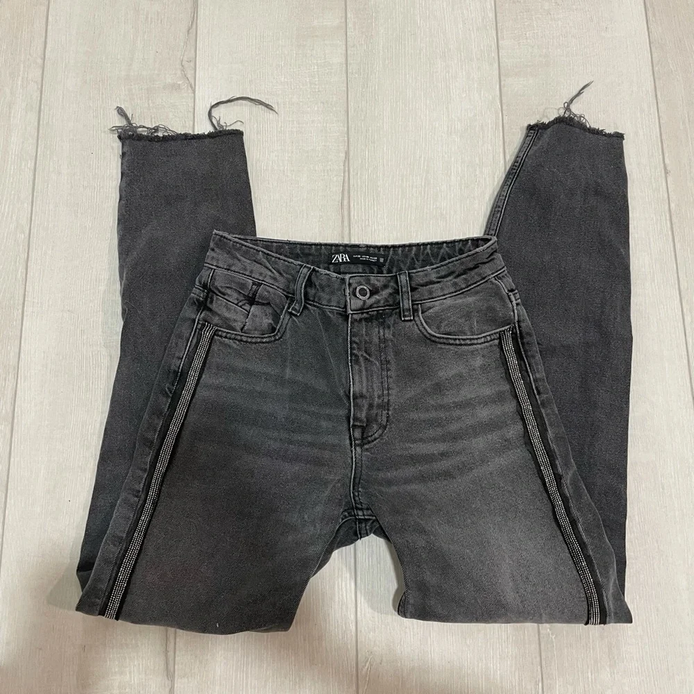 WOMENS GRAY DENIM ZARA JEANS SIZE 00 in EUC - Picture 1 of 9